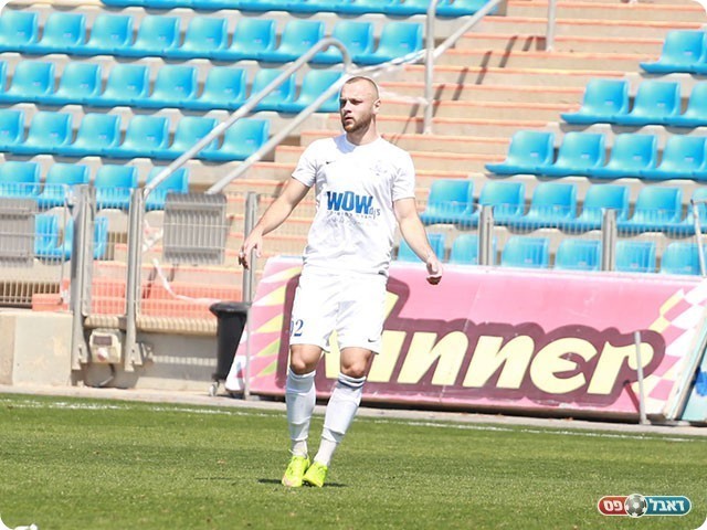 שער ענק שלו. דימטרי אוסאצ'י (קובי פורטל)